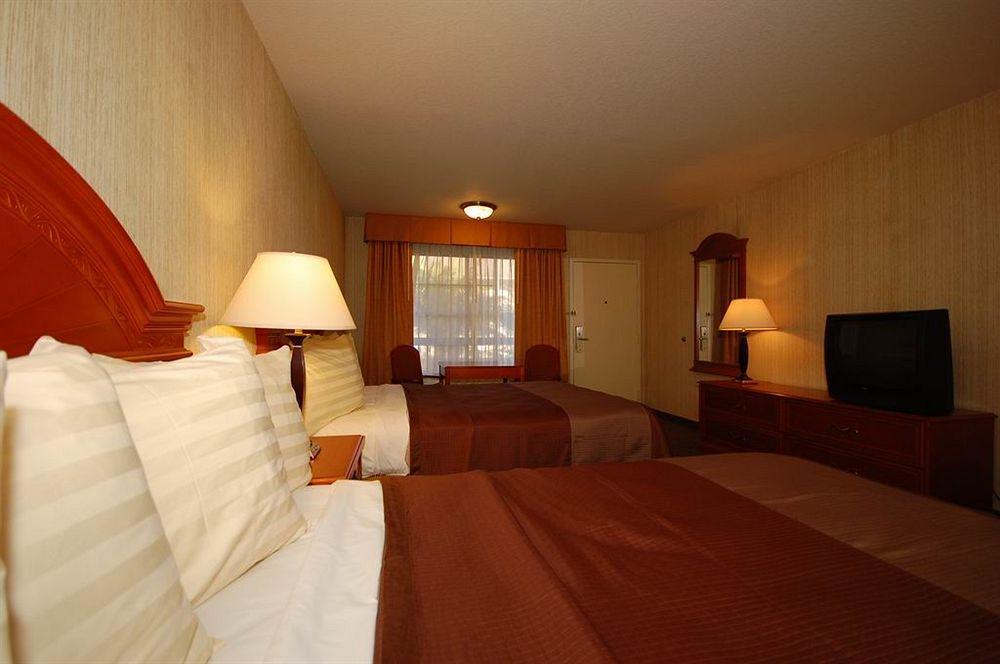 Western Airport Plaza - Angeles Lax Airport 3*