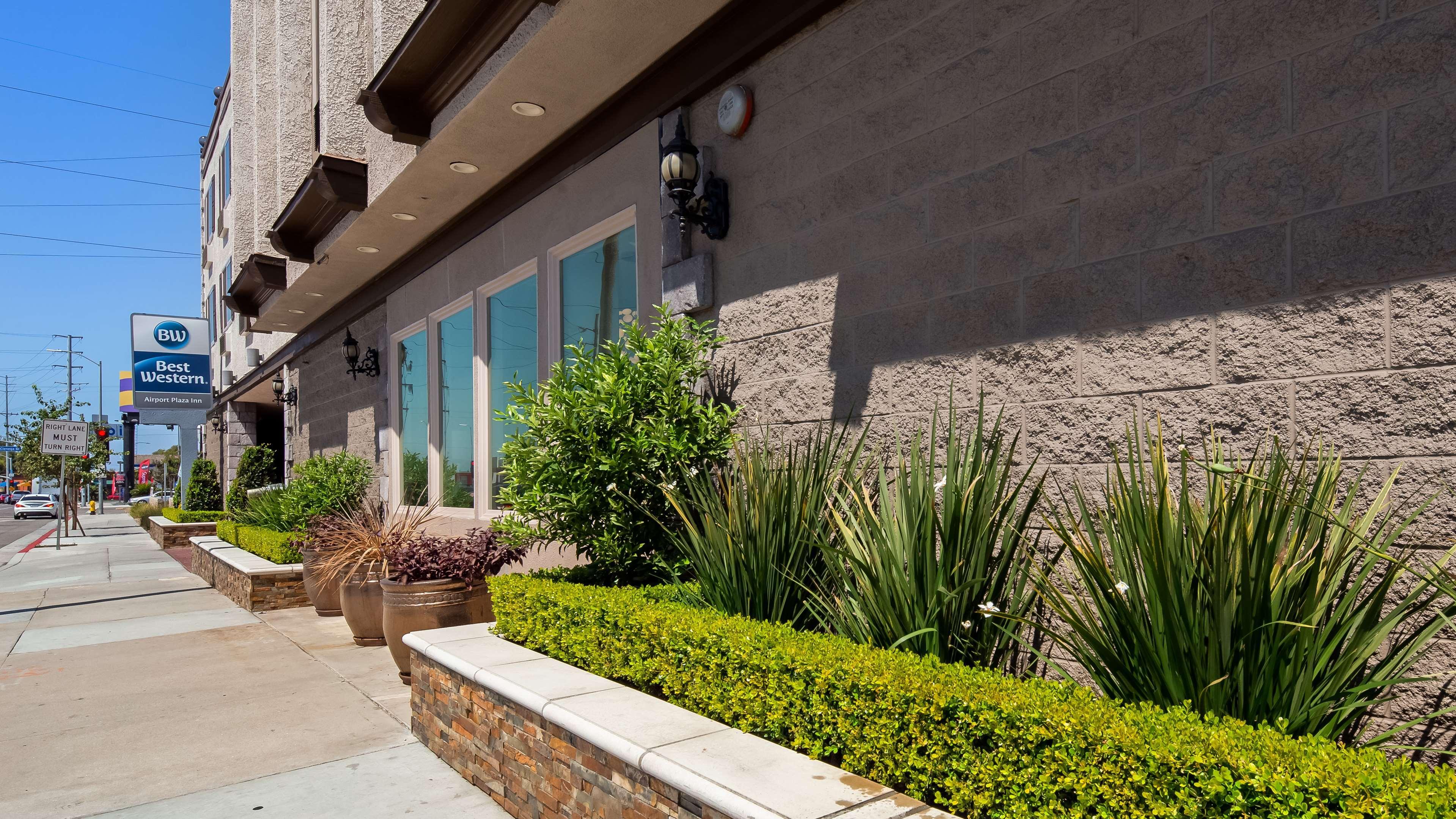 Hotel Western Airport Plaza - Angeles Lax Airport 3*