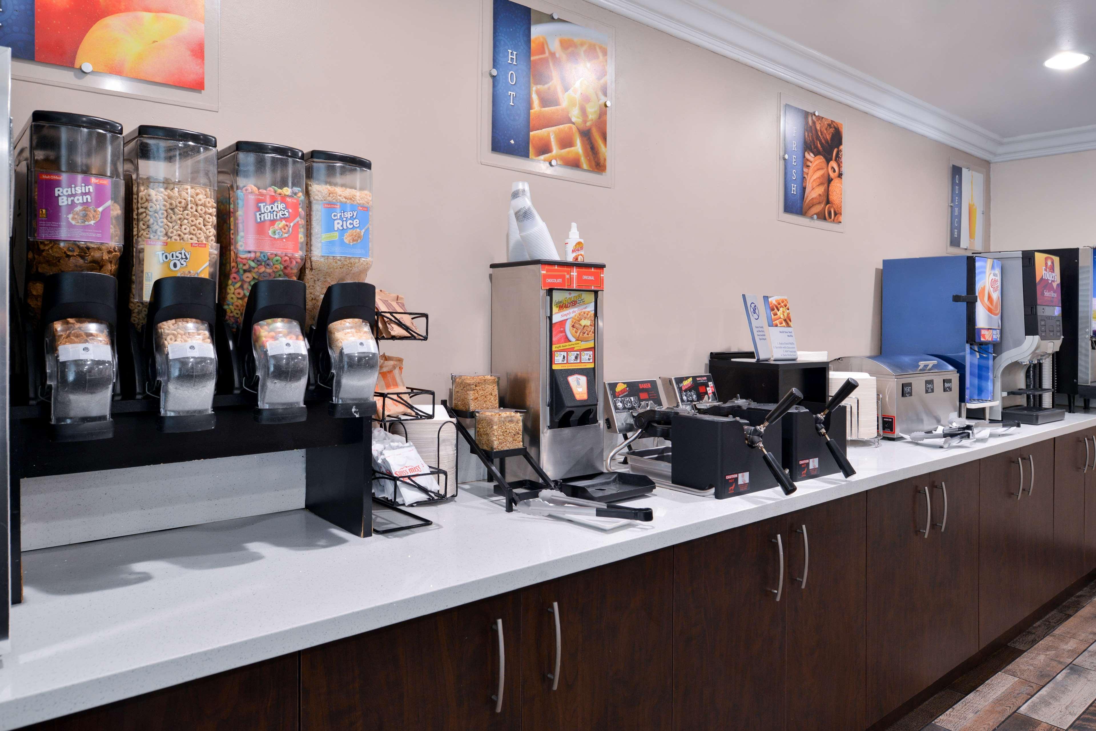 Hotel Western Airport Plaza - Angeles Lax Airport 3*
