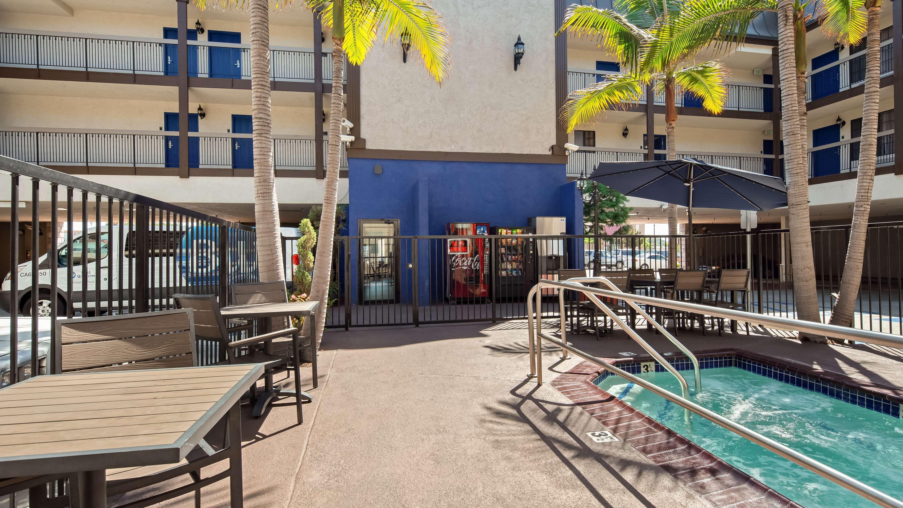 Hotel Western Airport Plaza - Angeles Lax Airport 3*