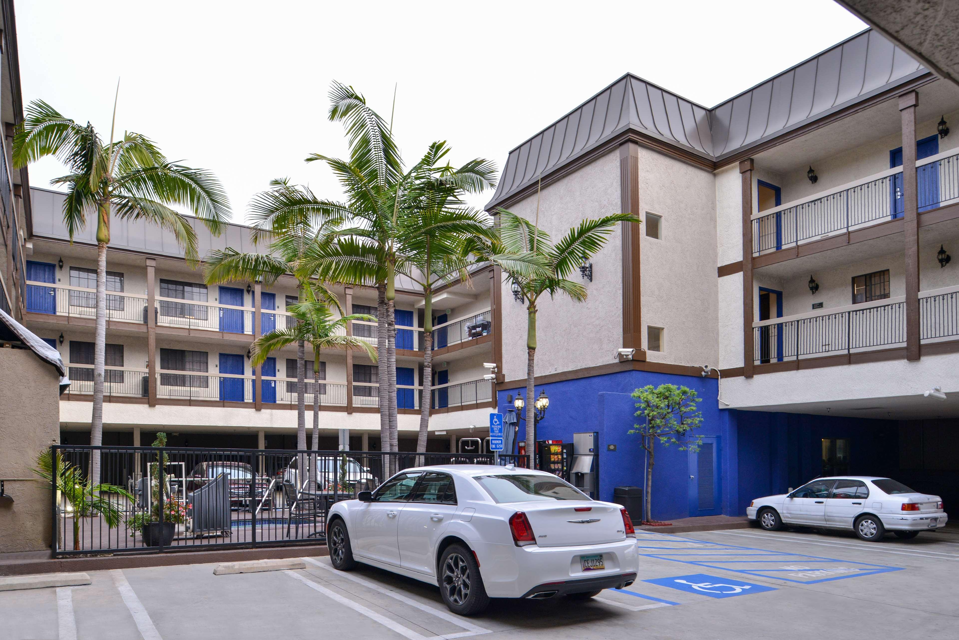 Western Airport Plaza - Angeles Lax Airport 3*