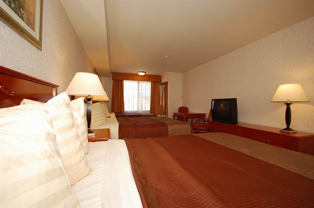 Hotel Western Airport Plaza - Angeles Lax Airport 3*