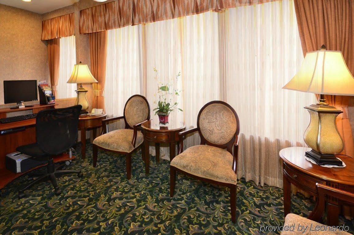 Hotel Western Airport Plaza - Angeles Lax Airport 3*